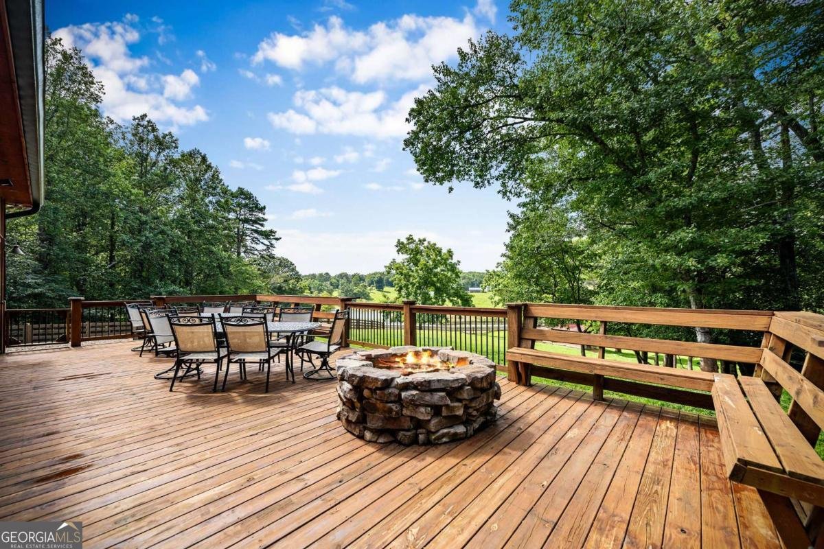 1281 Deaver Road Blairsville - 37