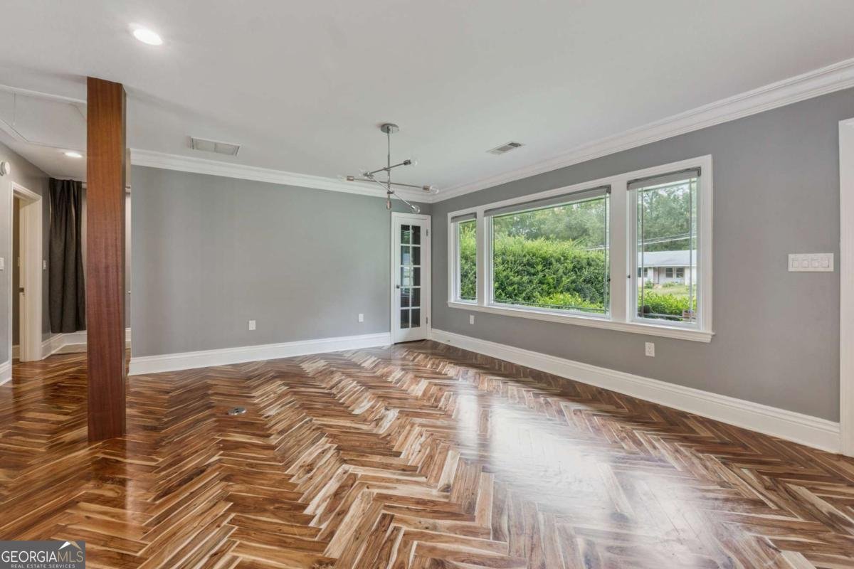 2274 Edgemore Drive Atlanta - 19