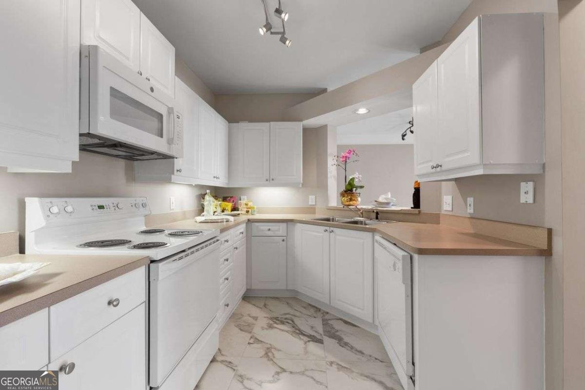 3334 PEACHTREE Road Atlanta - 32