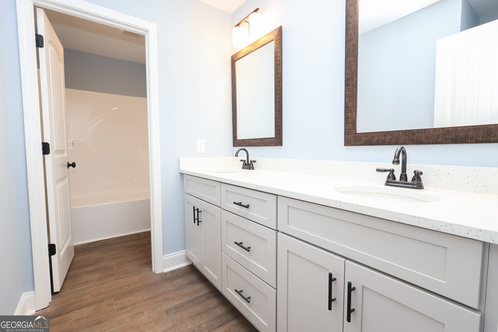 402 Collins Estate Avenue Centerville - 14