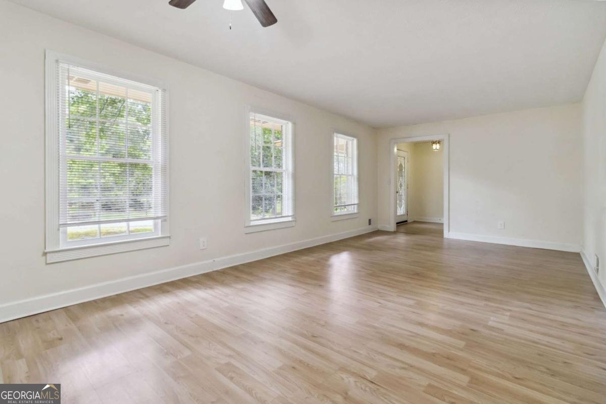574 HORSESHOE Circle Lilburn - 6