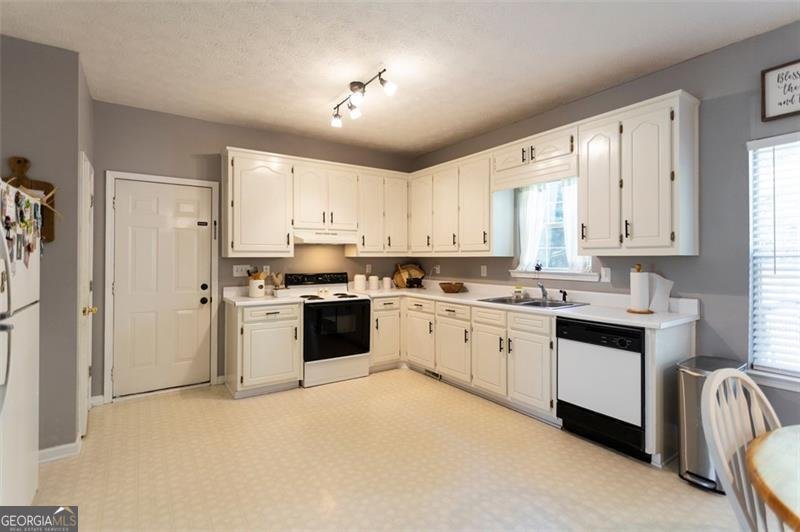 3605 Cobblestone Drive Loganville - 19