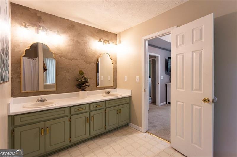 3605 Cobblestone Drive Loganville - 27