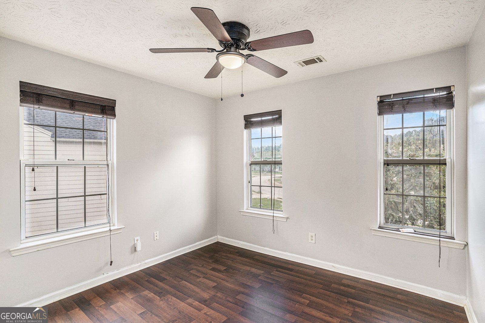 2433 Hampshire Cove Conyers - 17