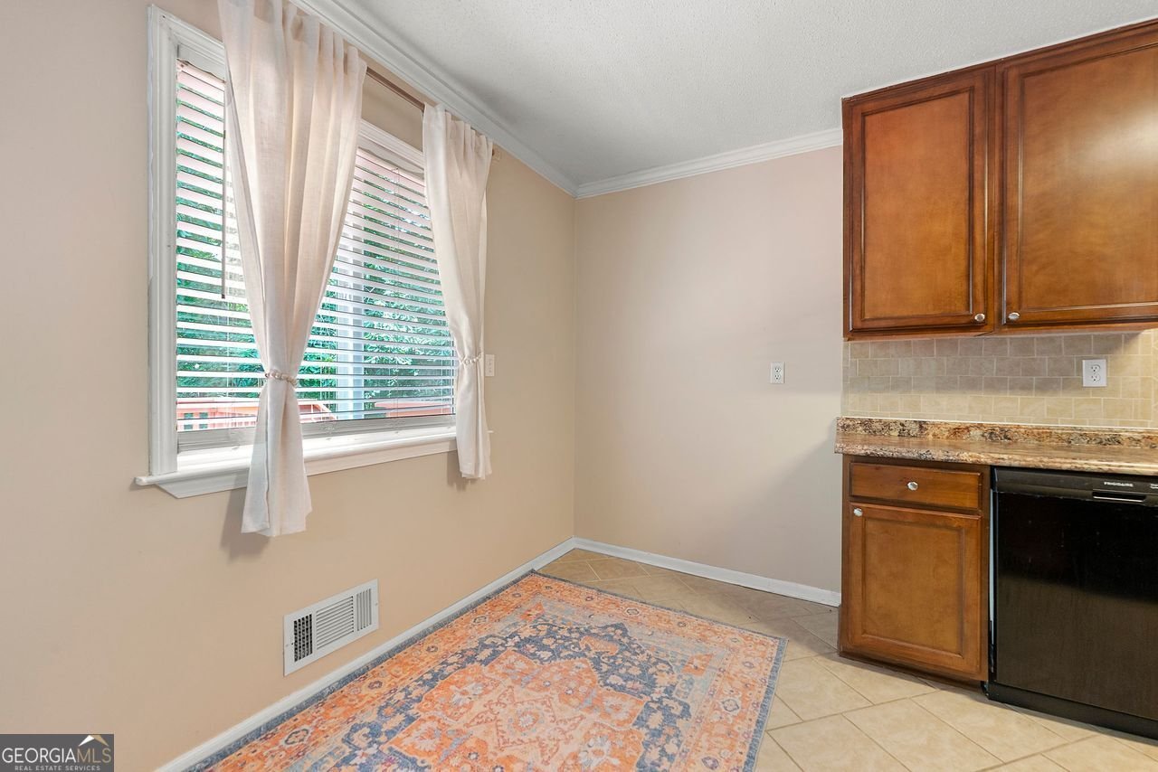921 HEMINGWAY Road Stone Mountain - 10
