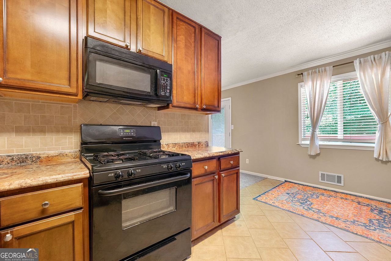 921 HEMINGWAY Road Stone Mountain - 8