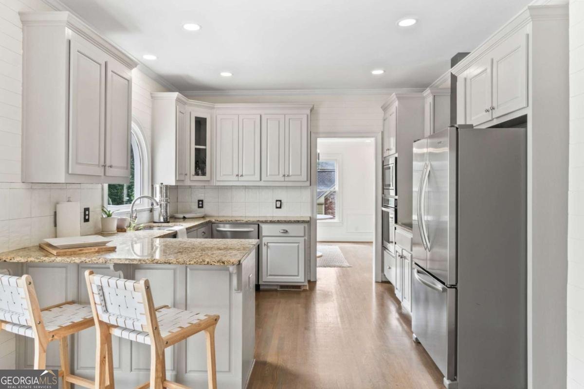 5585 LAKESHORE Road Buford - 11