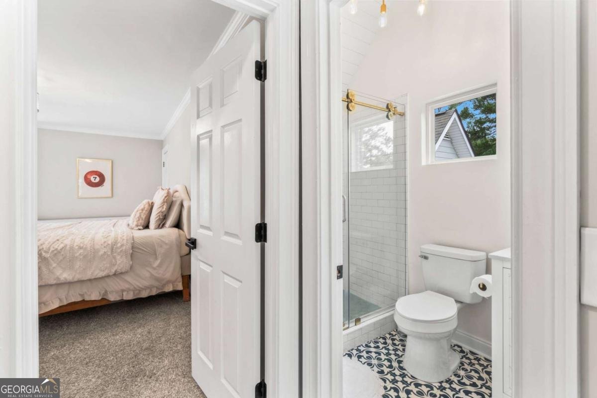 5585 LAKESHORE Road Buford - 23