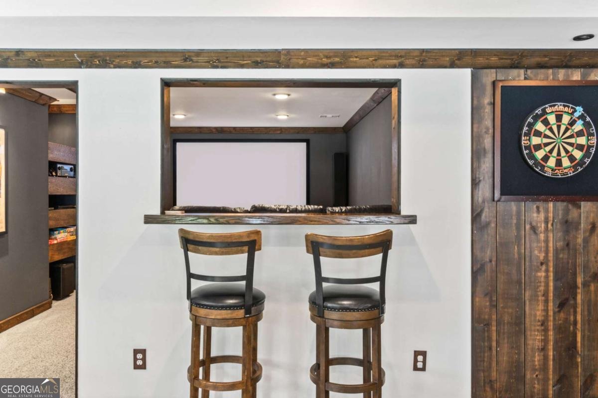 5585 LAKESHORE Road Buford - 33
