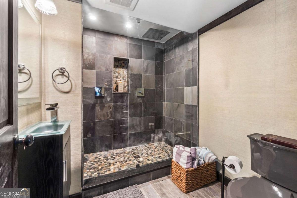 5585 LAKESHORE Road Buford - 39