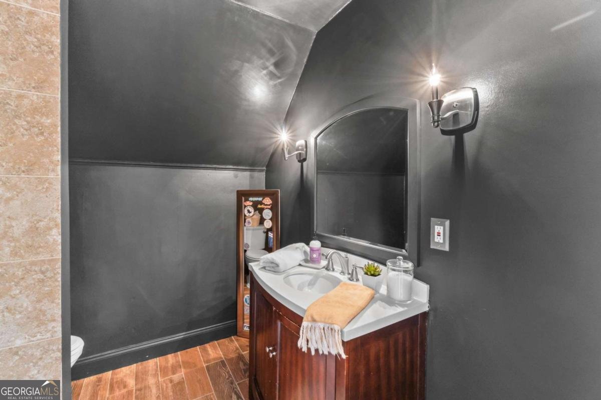 5585 LAKESHORE Road Buford - 46