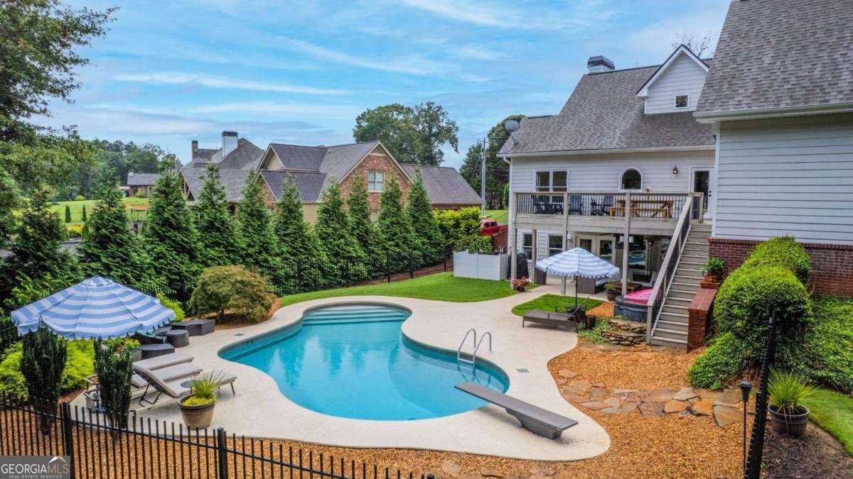 5585 LAKESHORE Road Buford - 55