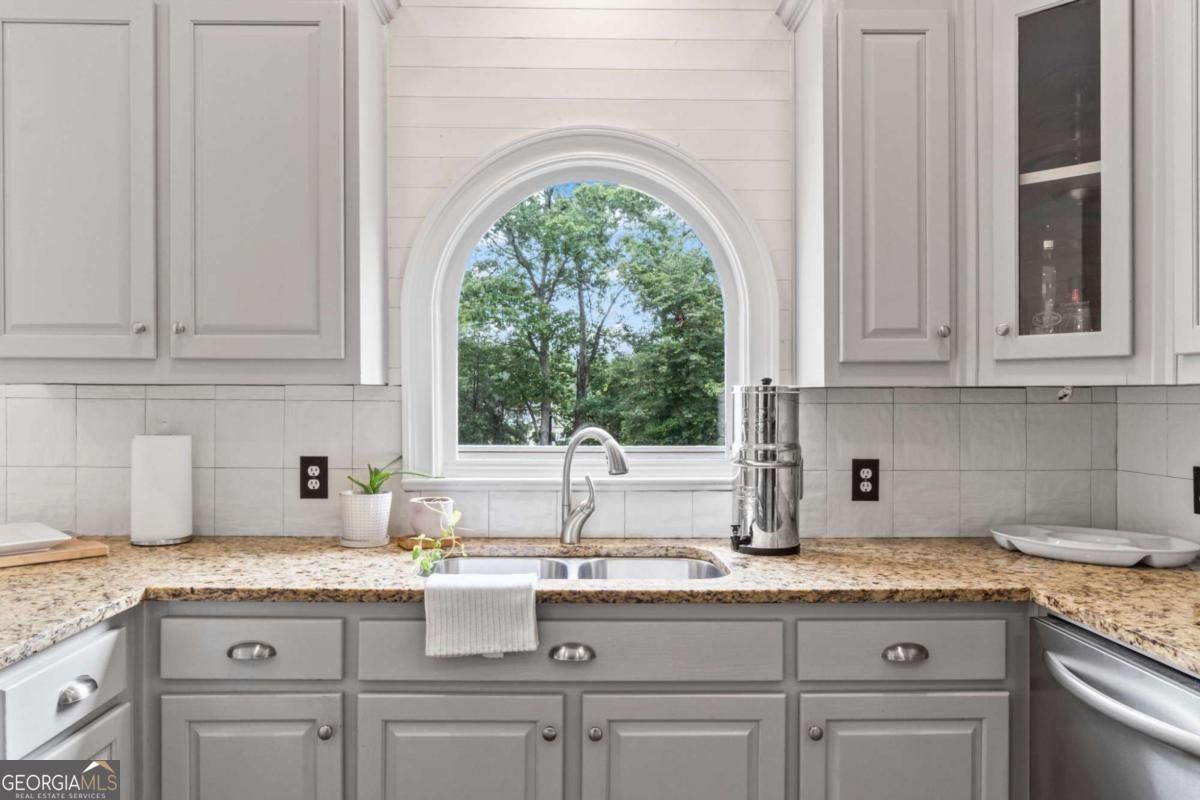 5585 LAKESHORE Road Buford - 7