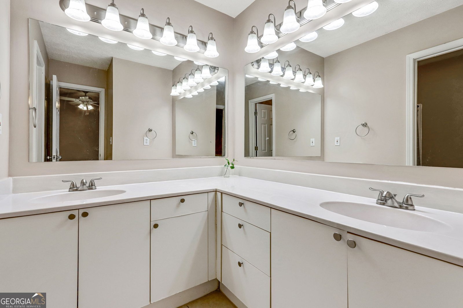 1111 Washington Avenue Woodstock - 13