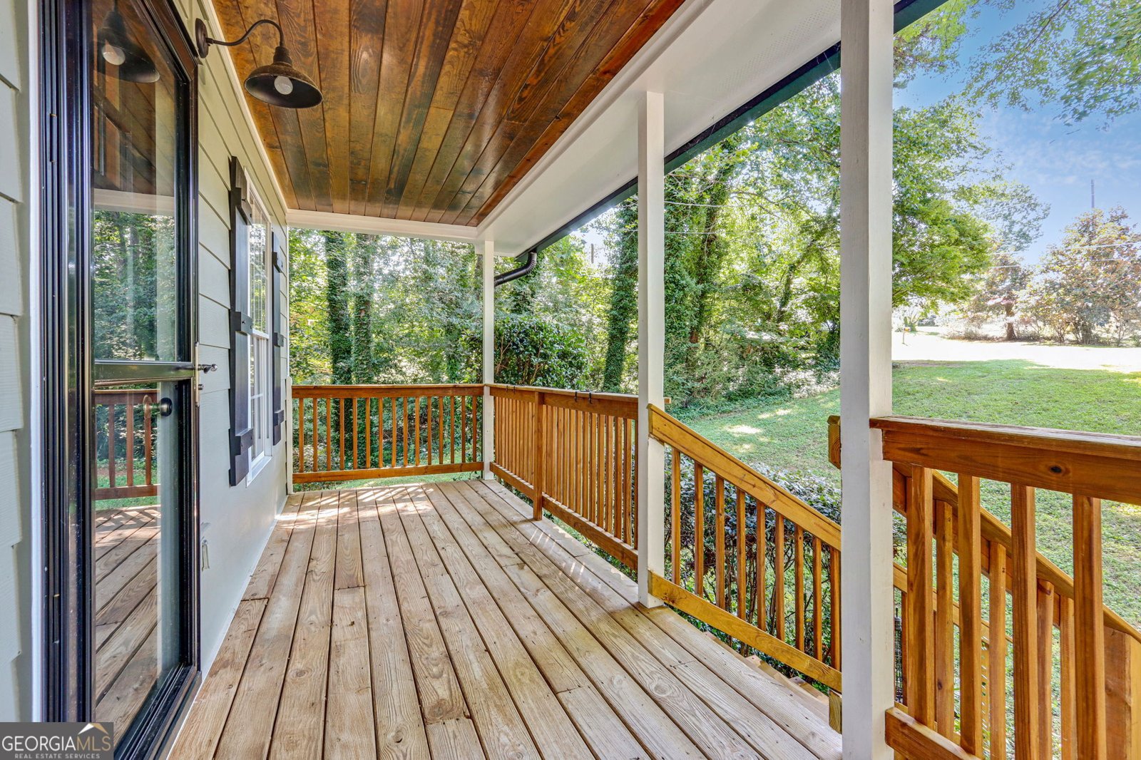 1111 Washington Avenue Woodstock - 2