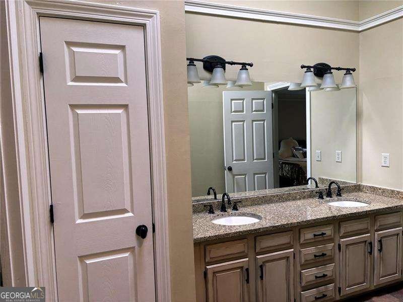 300 Shelli Lane Roswell - 24