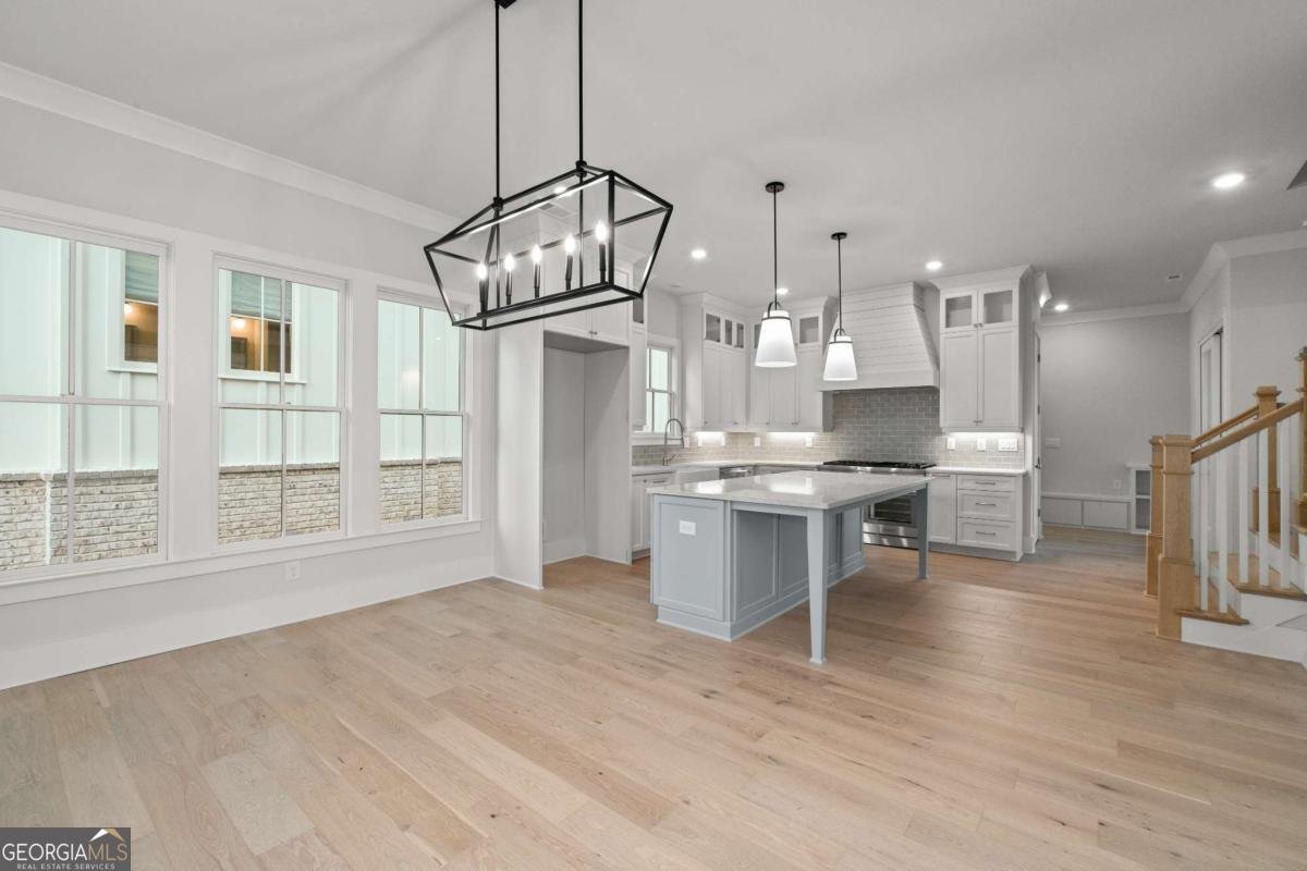 2035 Village Walk Milton - 11