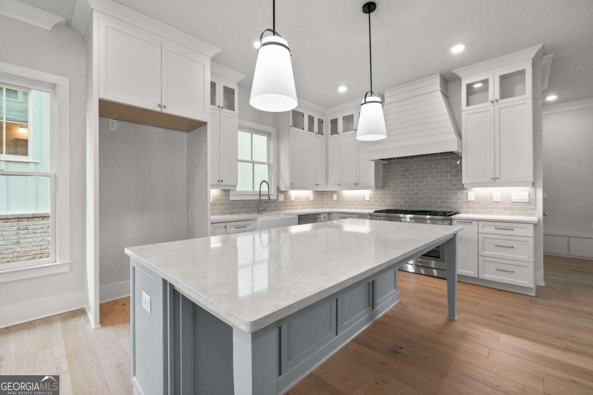 2035 Village Walk Milton - 12