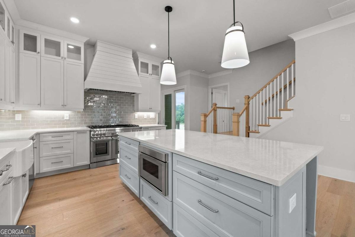 2035 Village Walk Milton - 13