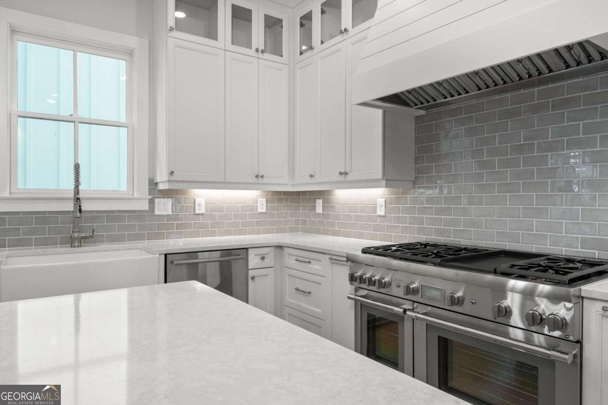 2035 Village Walk Milton - 14