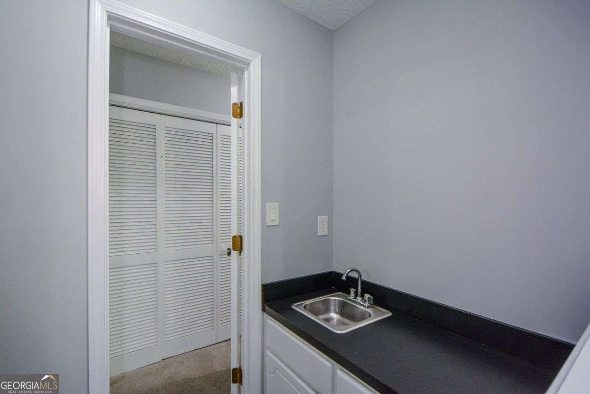 400 BENJAMIN Circle Fayetteville - 18