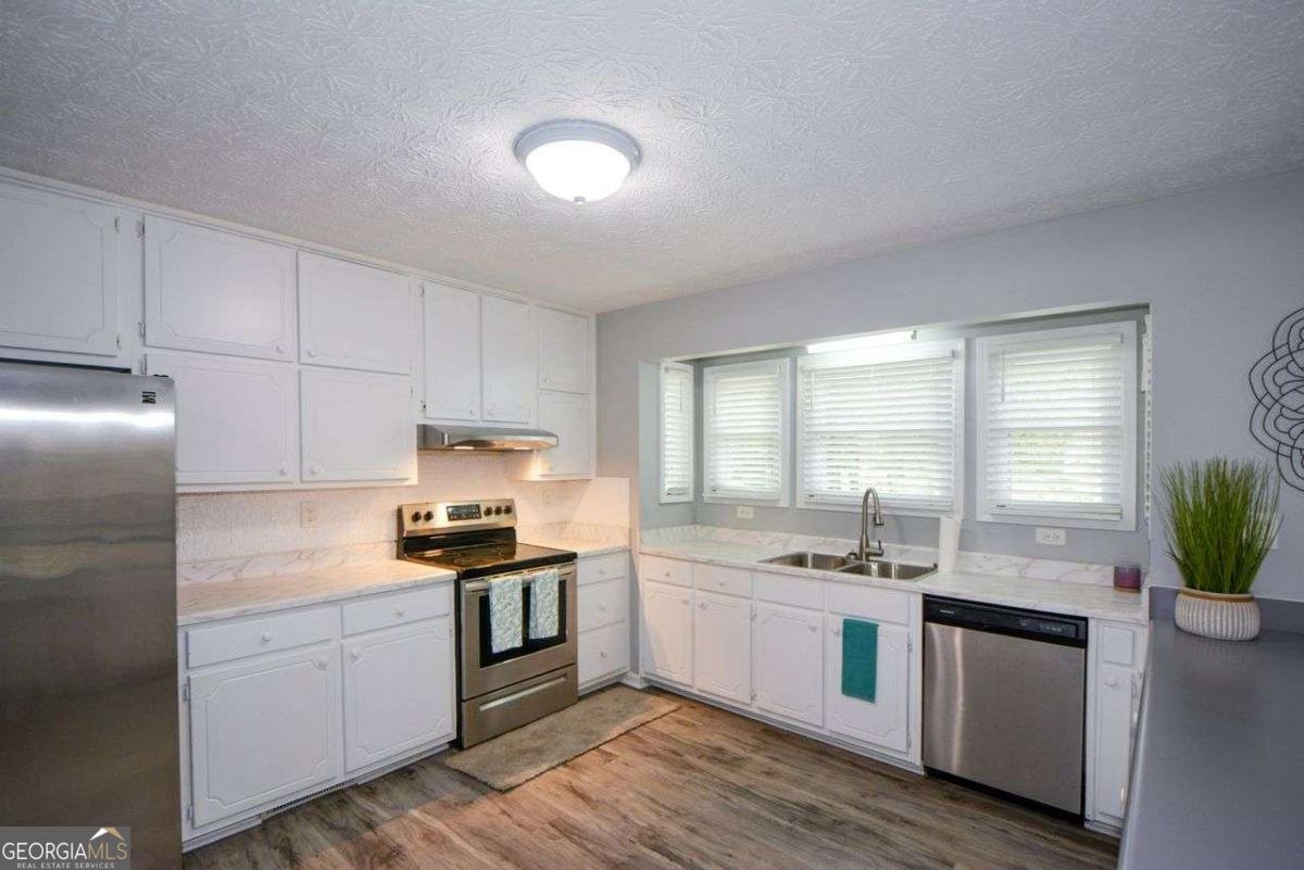 400 BENJAMIN Circle Fayetteville - 19