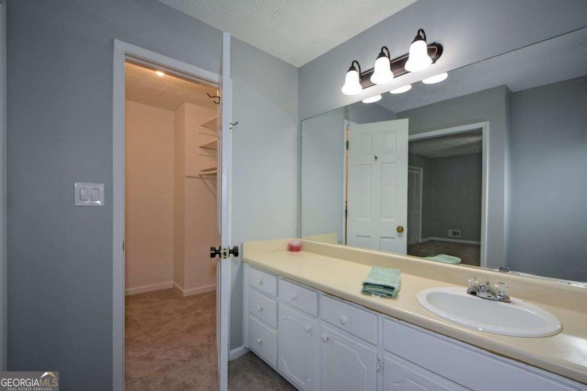 400 BENJAMIN Circle Fayetteville - 32