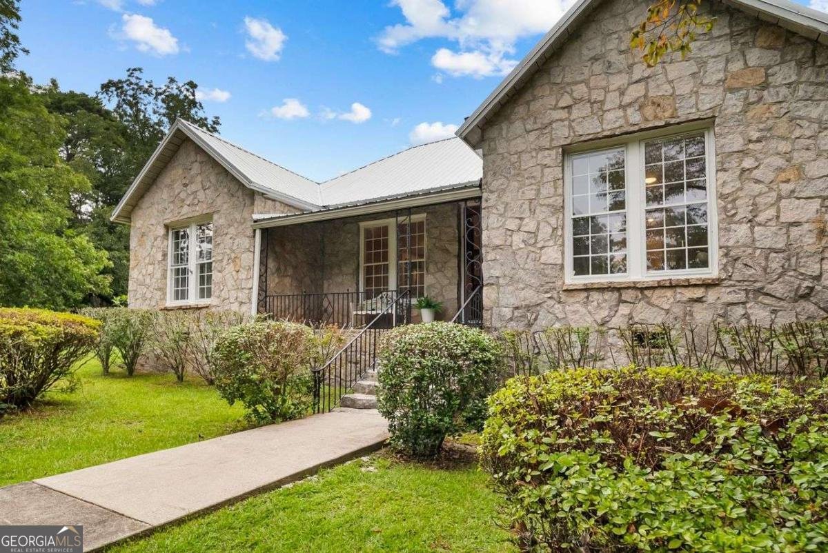 1206 Wesley Street Oxford - 2