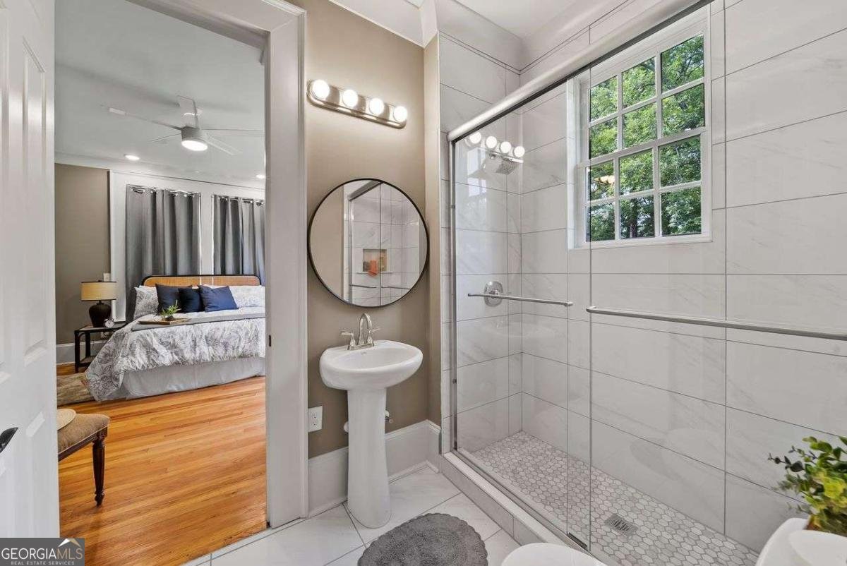 1206 Wesley Street Oxford - 34