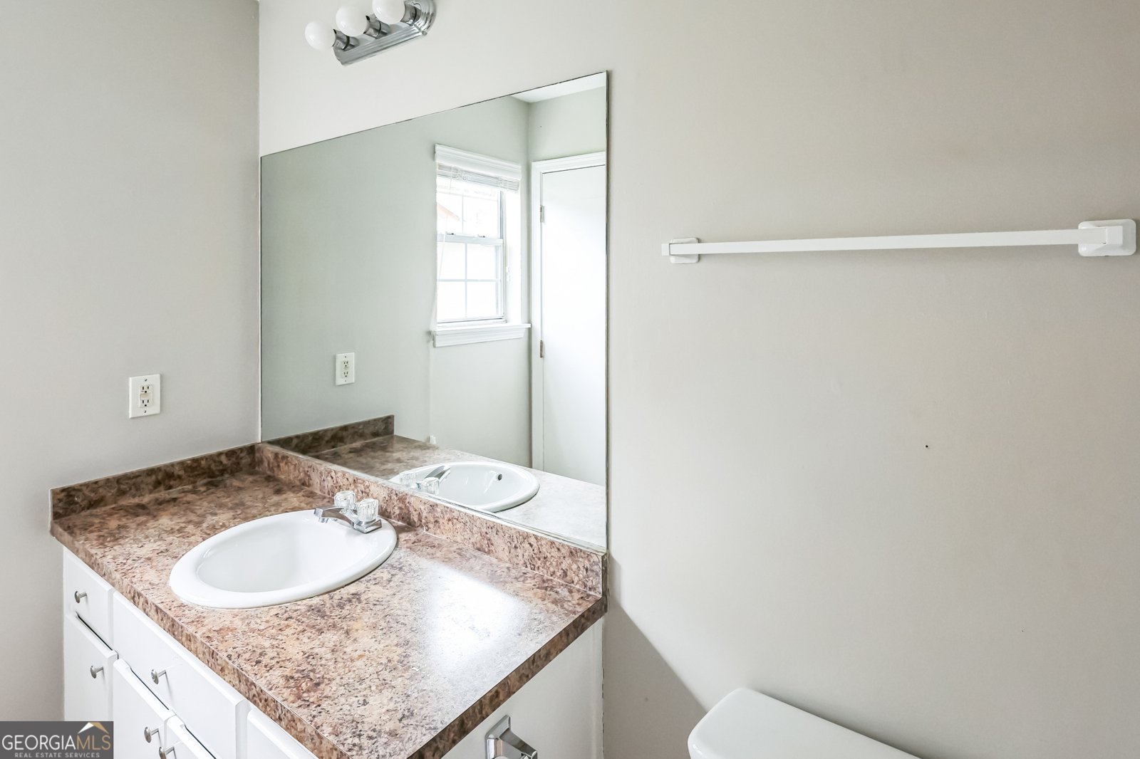 8108 Fieldstream Way Douglasville - 27