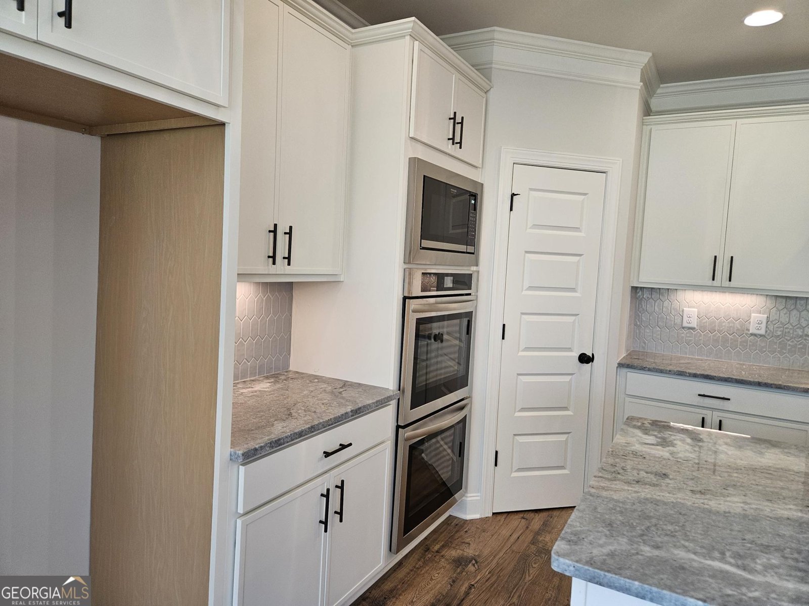 901 Calgary Court Winder - 11