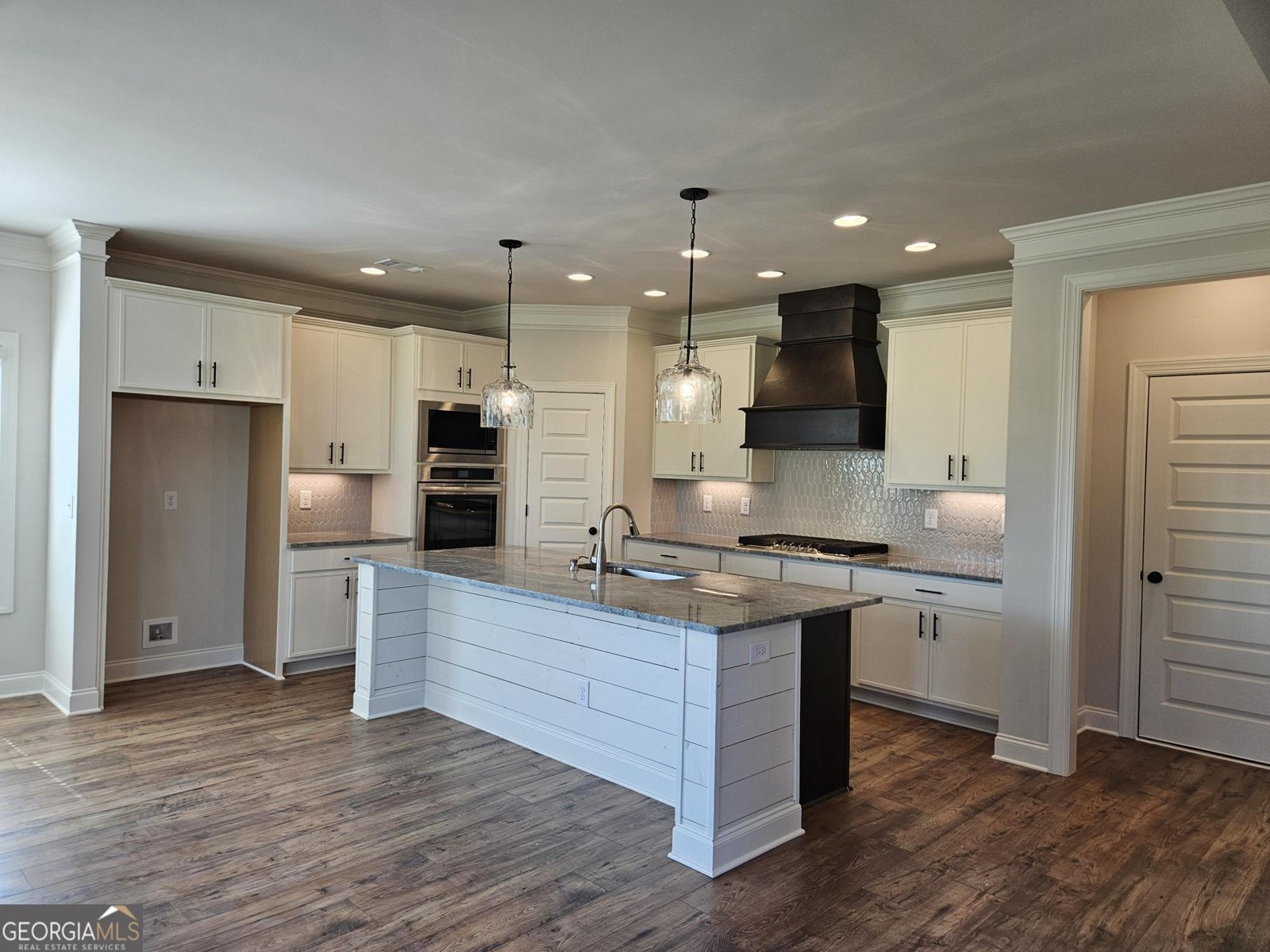 901 Calgary Court Winder - 9