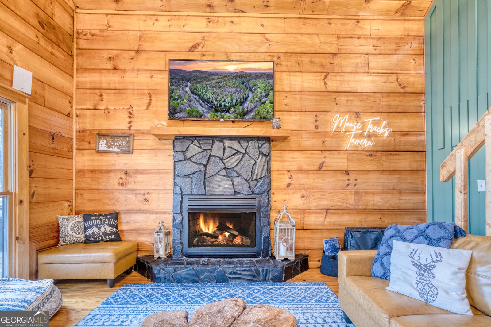 31 The Kings Court Cherry Log - 12