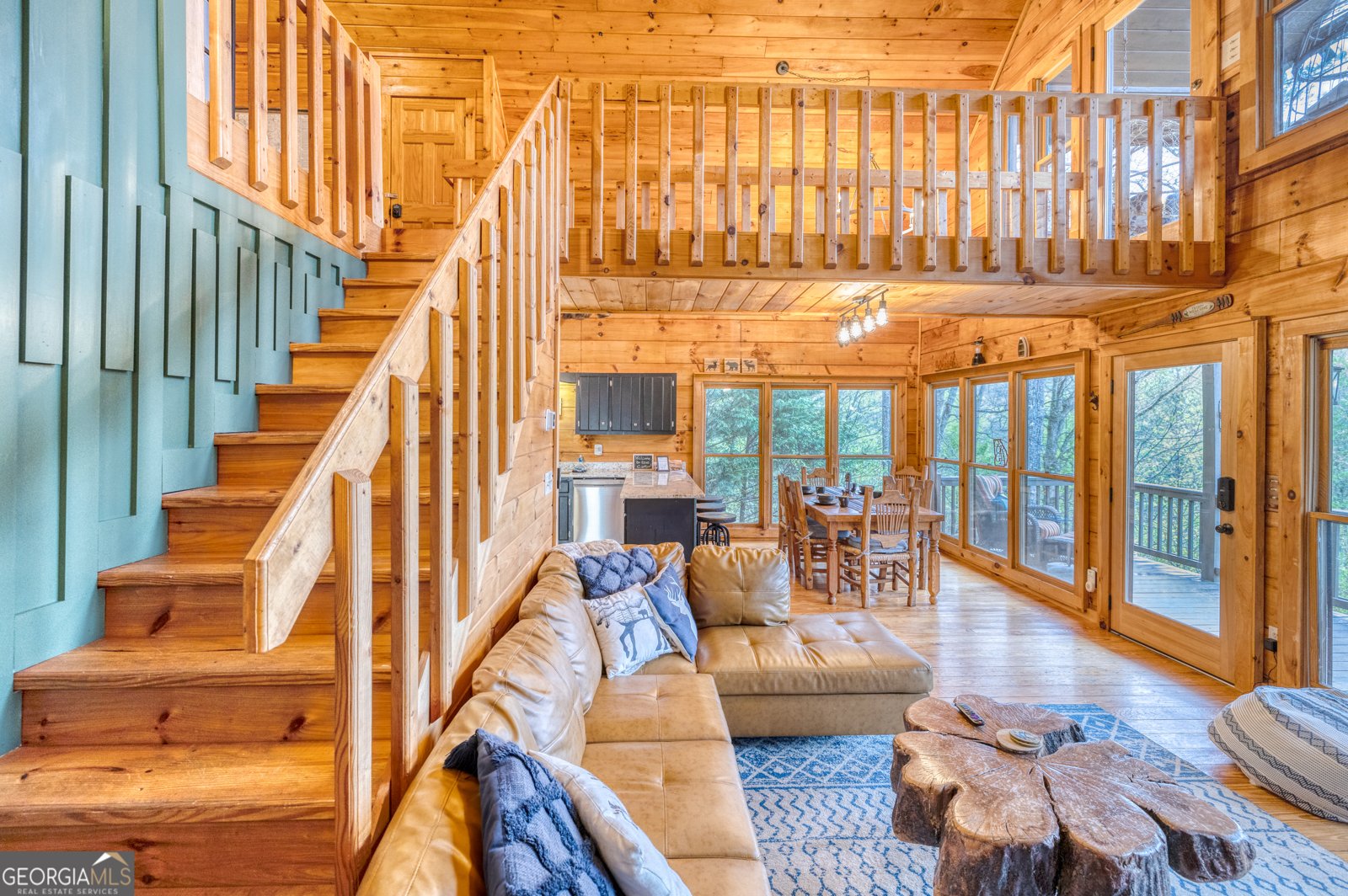 31 The Kings Court Cherry Log - 14