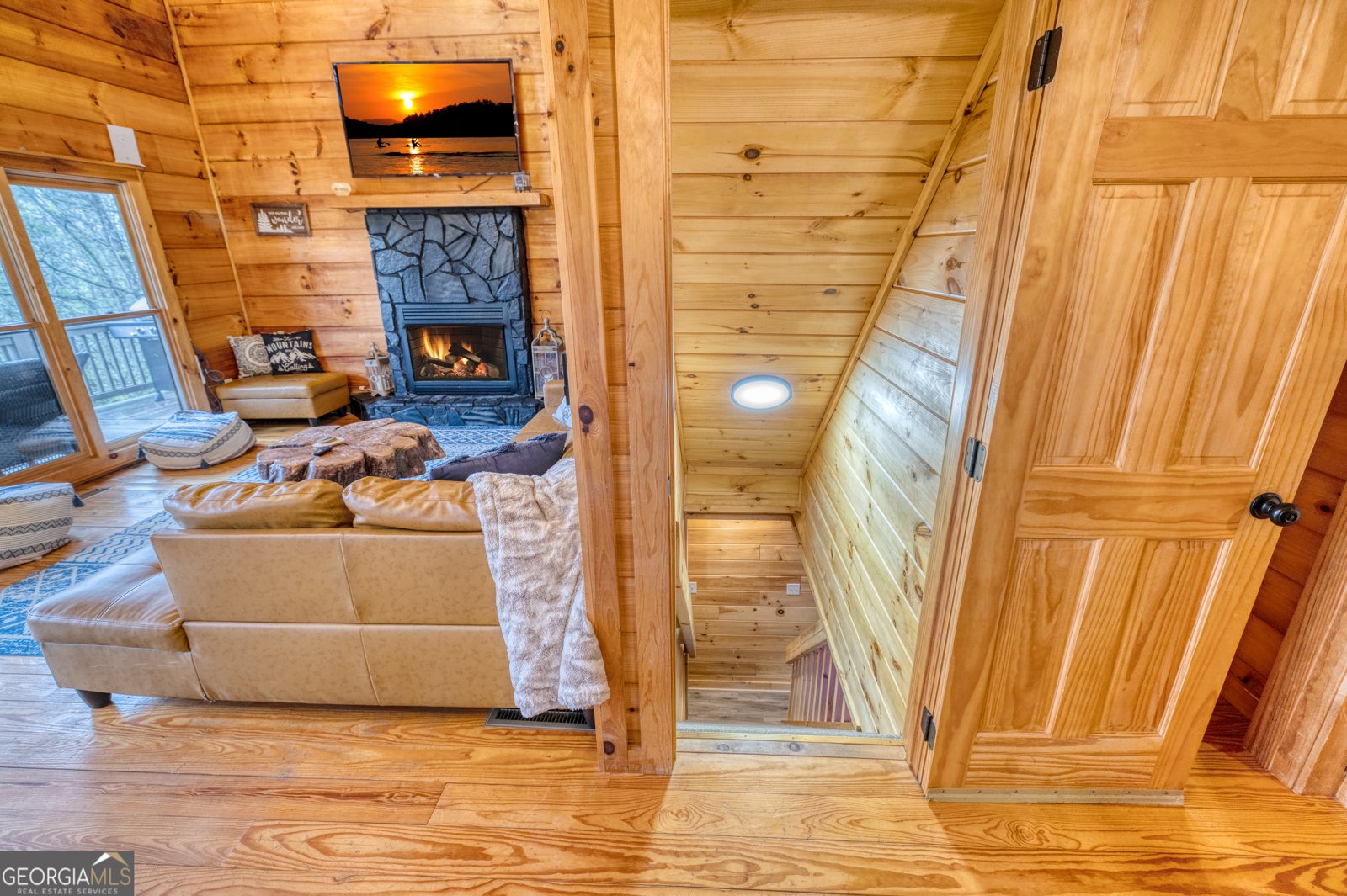 31 The Kings Court Cherry Log - 17