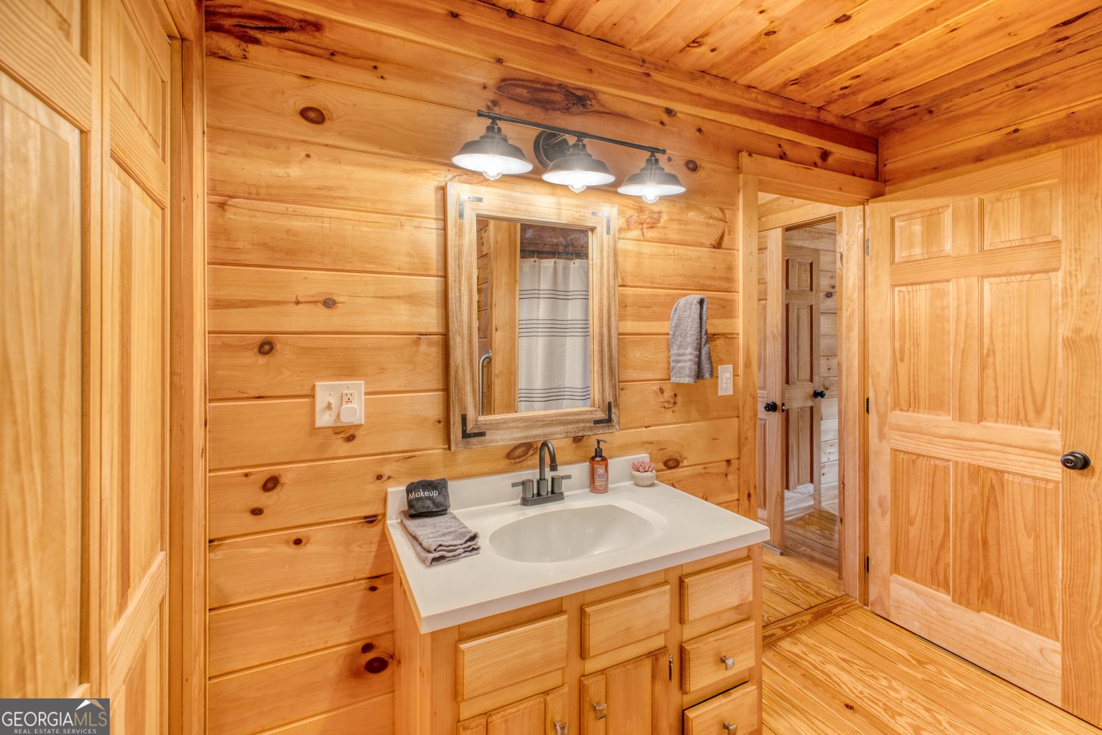 31 The Kings Court Cherry Log - 18