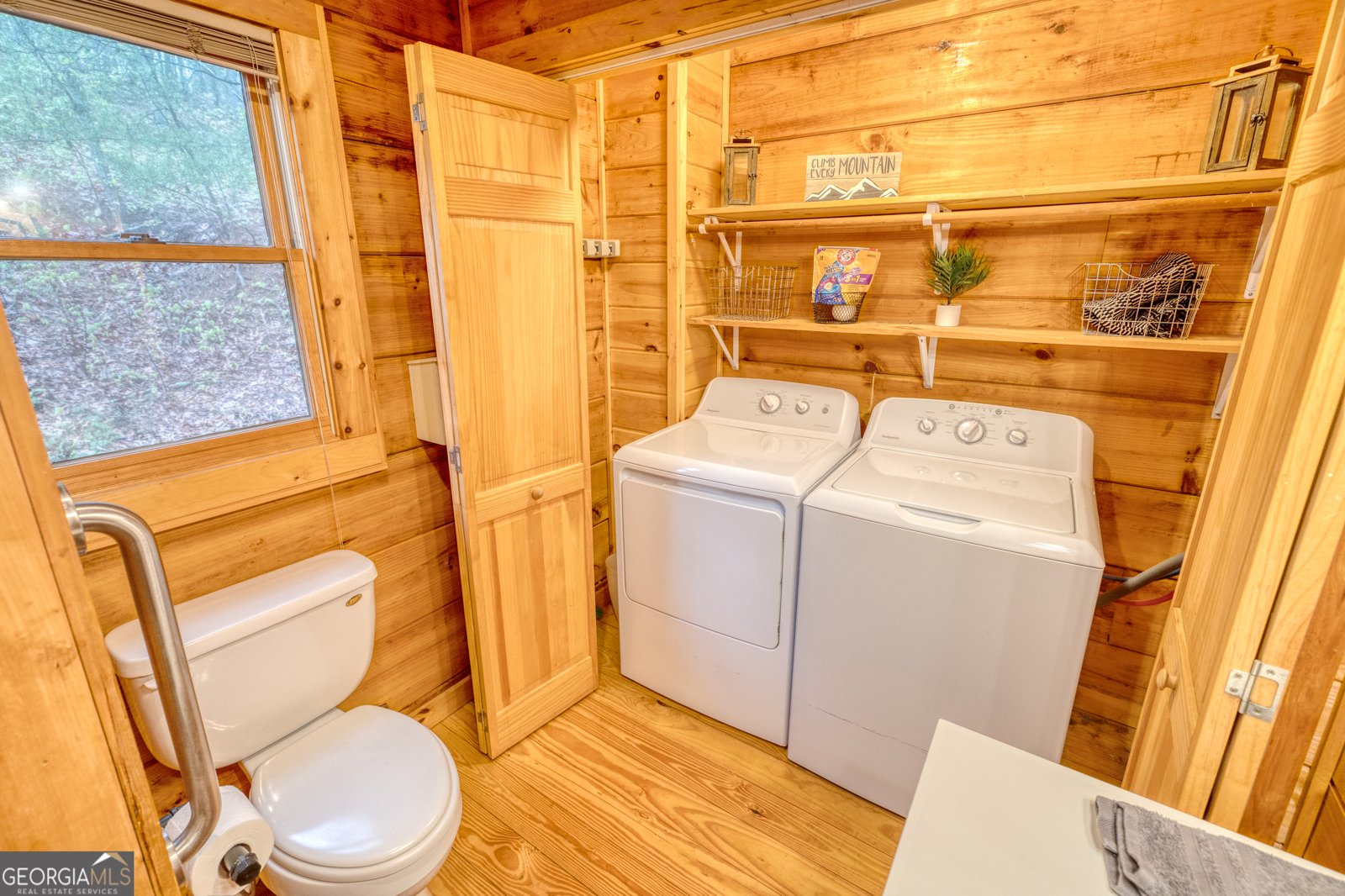 31 The Kings Court Cherry Log - 20