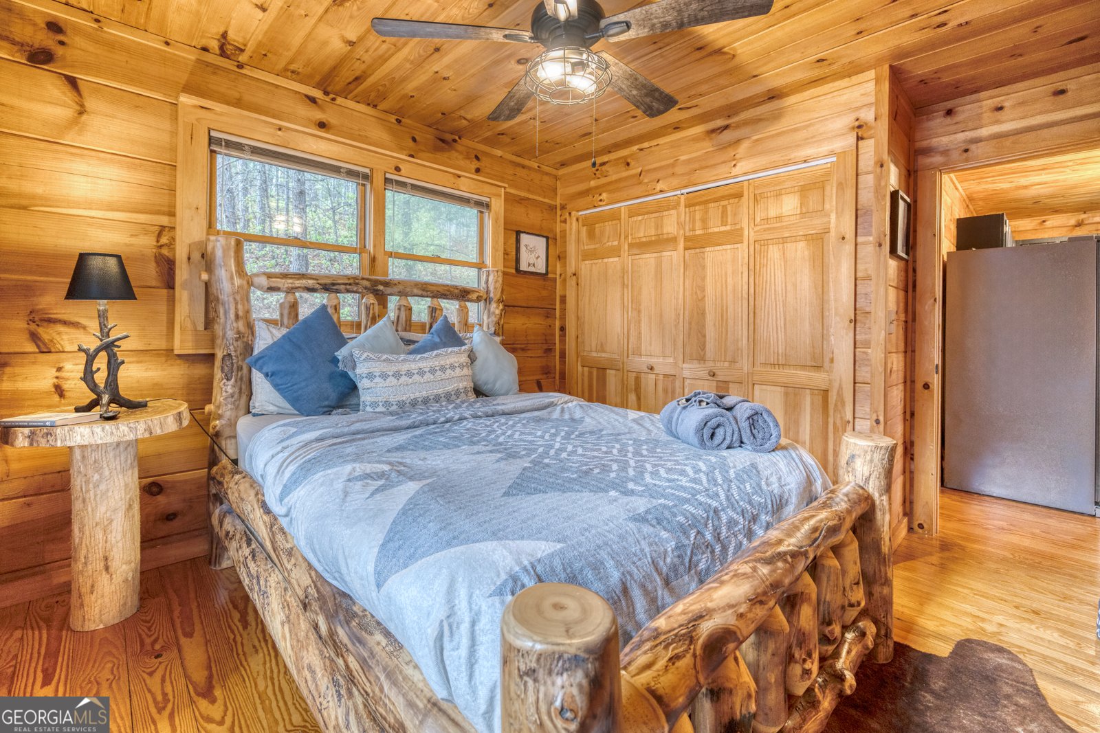 31 The Kings Court Cherry Log - 22