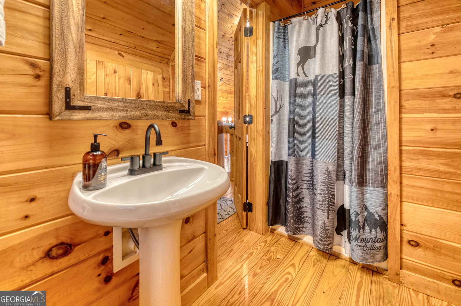 31 The Kings Court Cherry Log - 30