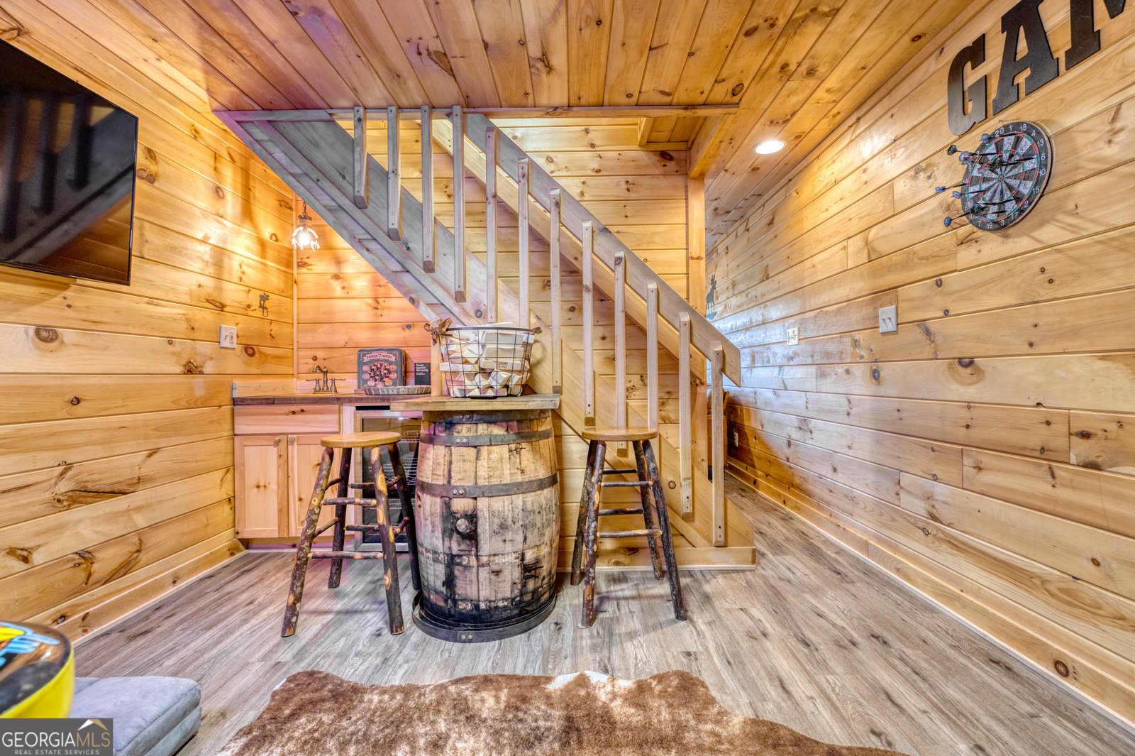 31 The Kings Court Cherry Log - 32