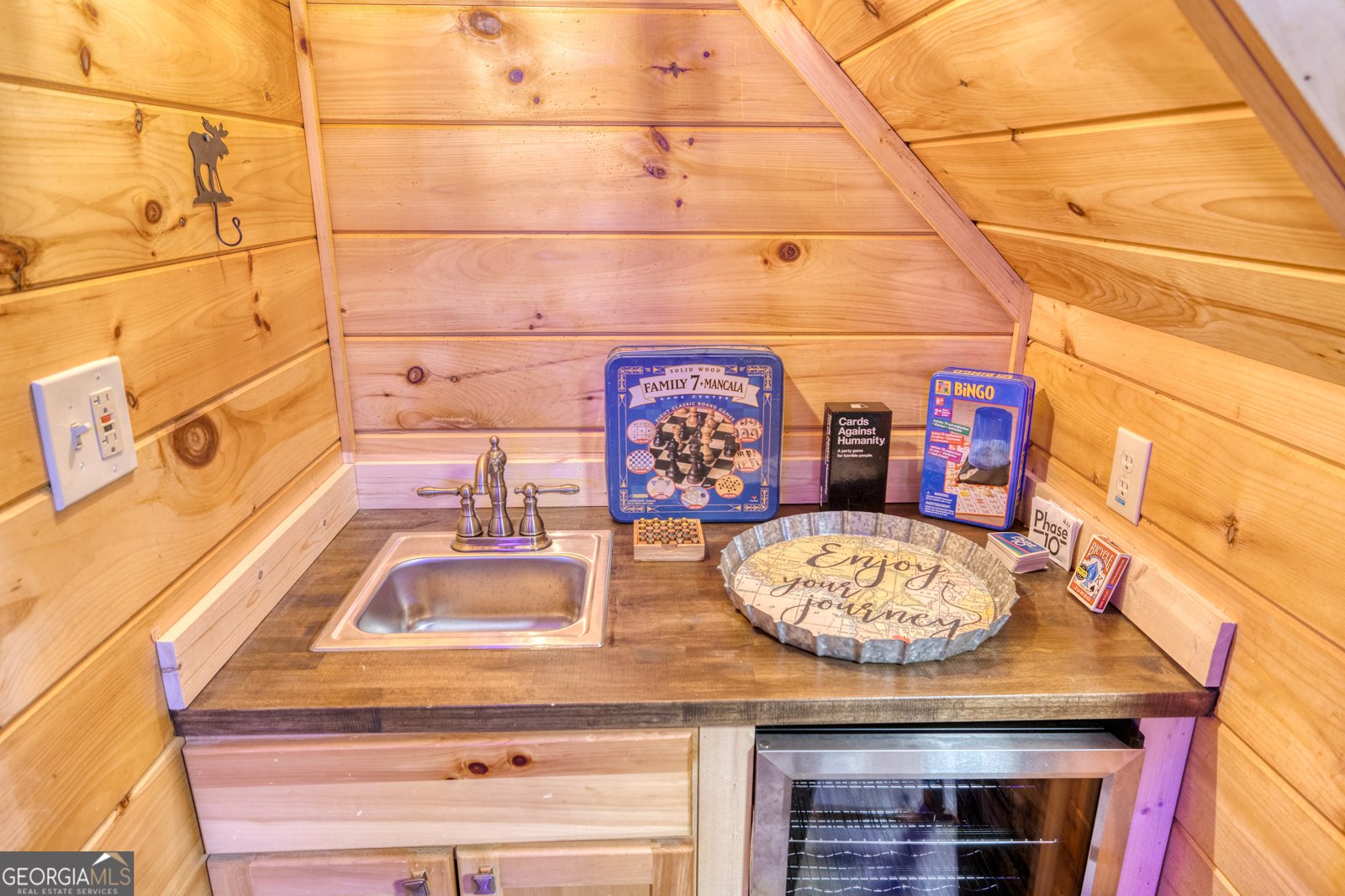 31 The Kings Court Cherry Log - 33