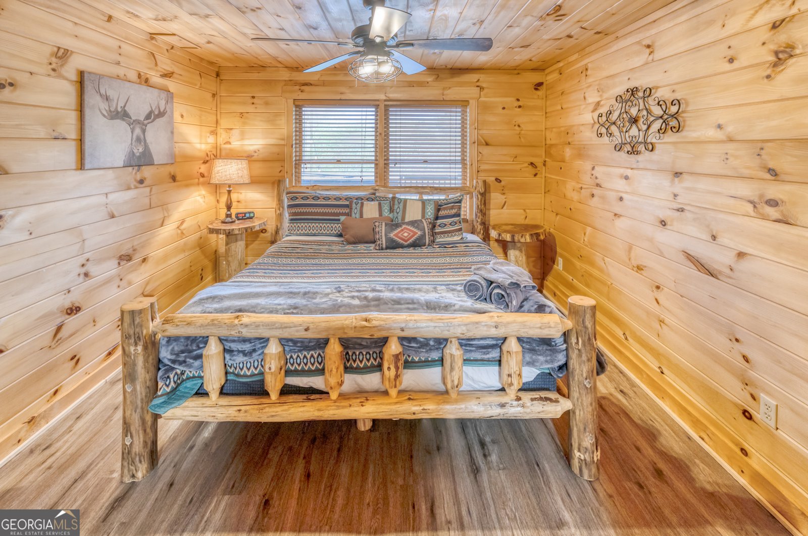 31 The Kings Court Cherry Log - 38