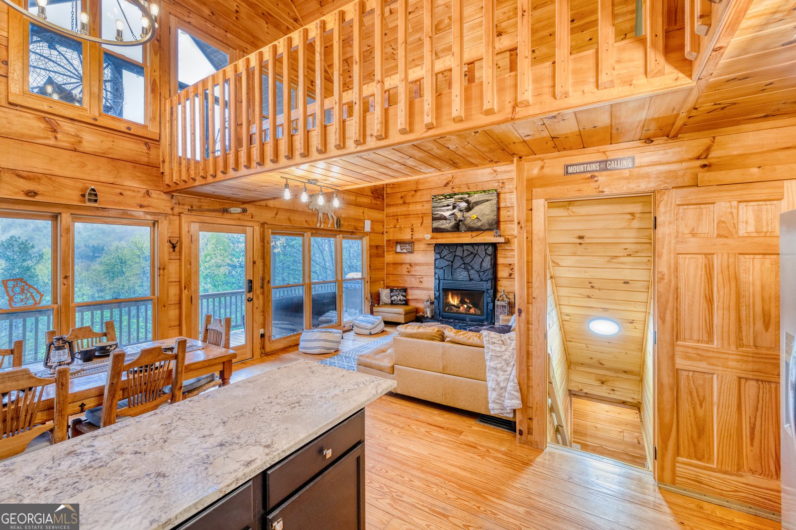 31 The Kings Court Cherry Log - 7