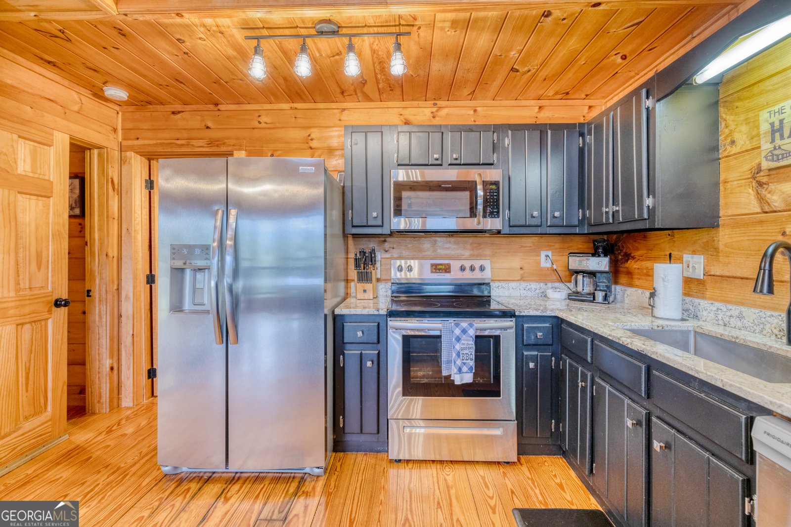 31 The Kings Court Cherry Log - 8