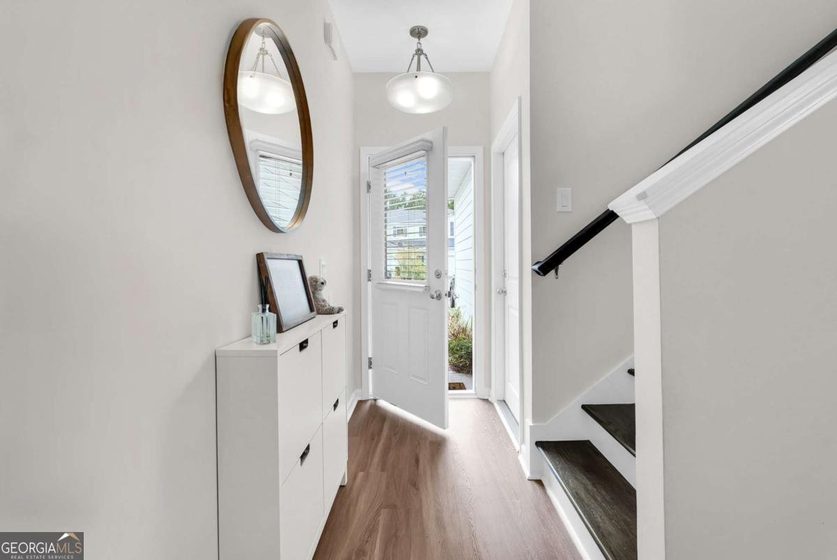 98 Small Pine Lane Richmond Hill - 2