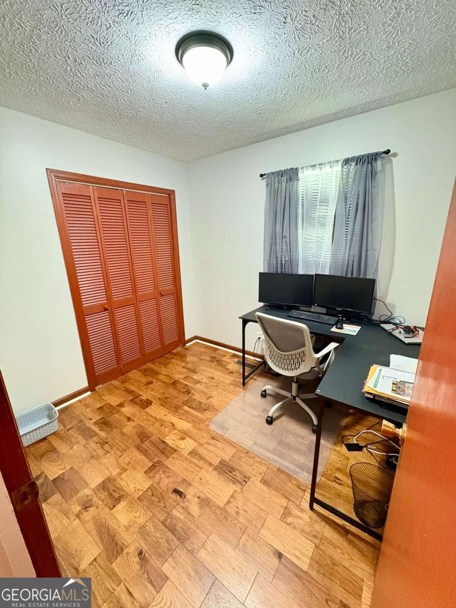 260 Oak Circle Hull - 23