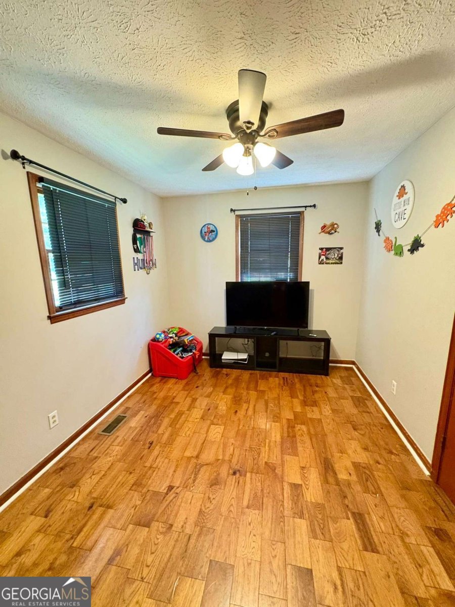 260 Oak Circle Hull - 24