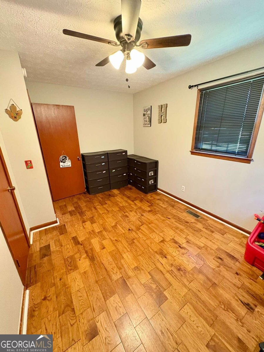 260 Oak Circle Hull - 25