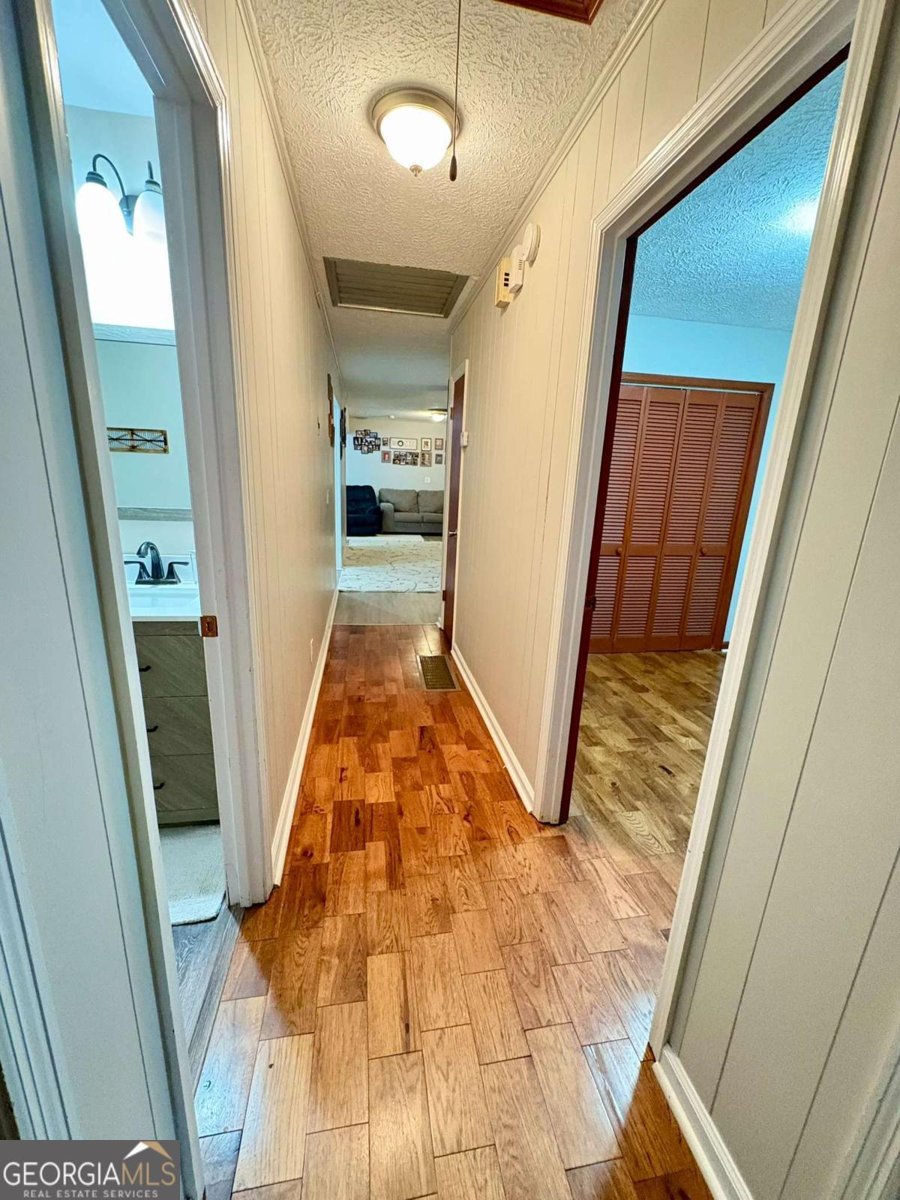 260 Oak Circle Hull - 29