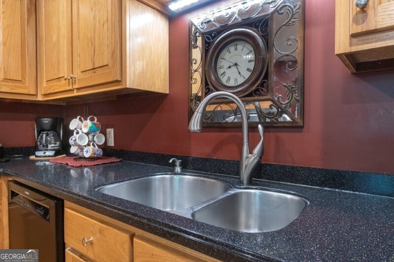 55 Santa Pera Drive Cleveland - 37